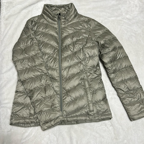 Sage green lightweight packable puffer - Picture 1 of 2